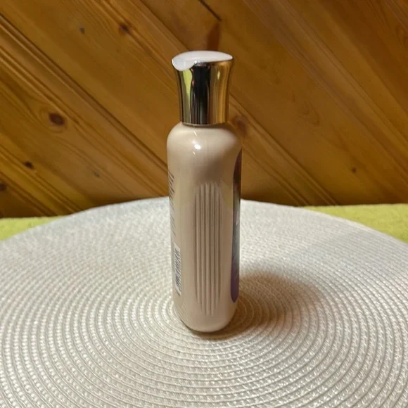 Bath & Body Works Vintage Dark Kiss Body Lotion - Picture 4 of 9